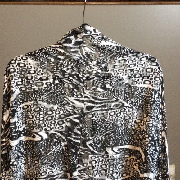 M Cover Charge black boho groovy geometric print wrap with sleeves - Picture 5 of 12